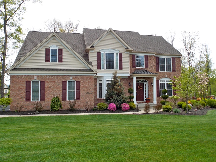 1256 Woodberry Dr, Mountain Top, PA 18707 - photo 1