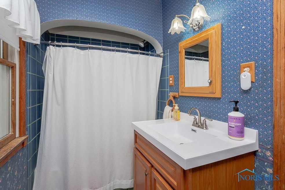 2153 Mansfield Rd, Toledo, OH 43613 - photo 1