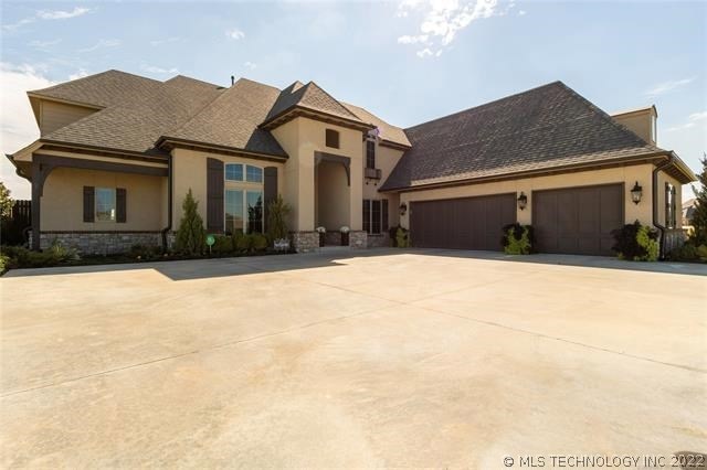 CURB APPEAL! French Country, Beautiful Stone & Stu