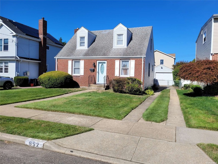 652 Wool Ave, Franklin Square, NY 11010 - photo 1