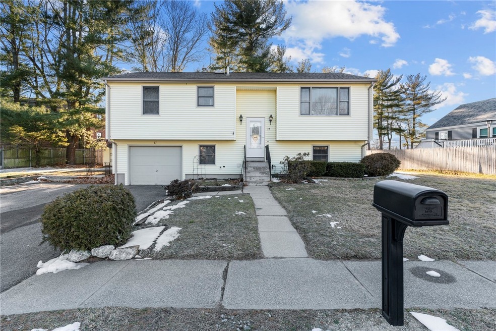 17 Deirdra Ct, Warwick, RI 02889 - photo 1