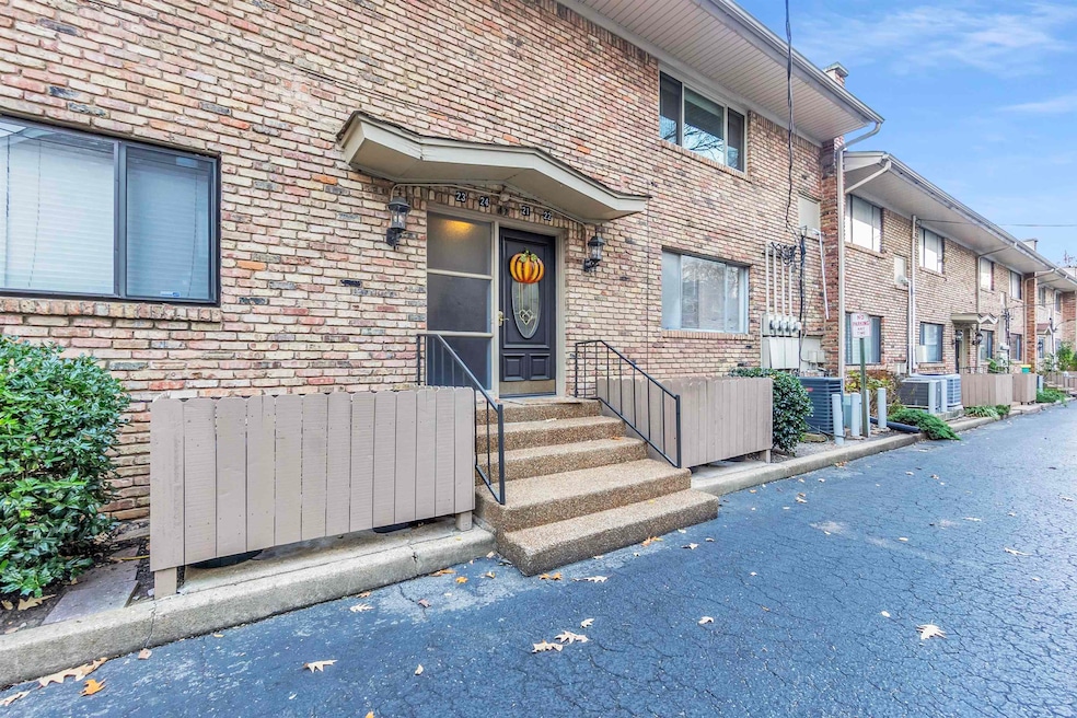 4400 Poplar Ave unit 21, Memphis, TN 38117 - photo 1