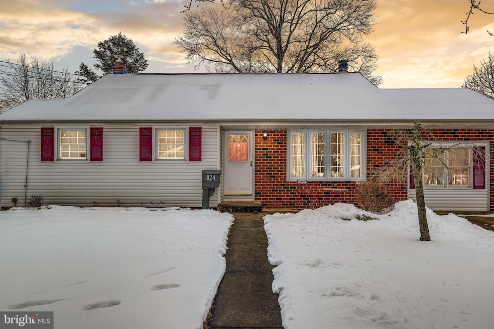 824 Fordham St, Delran, NJ 08075 - photo 1