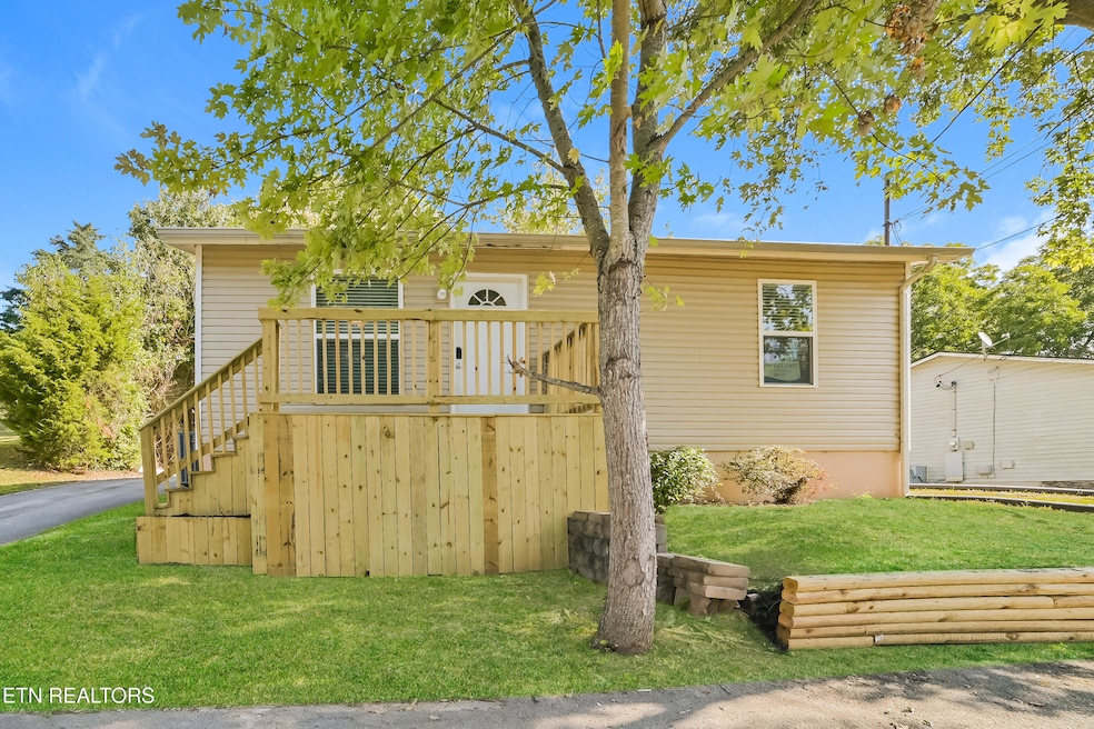 2305 Ridgecrest Dr, Knoxville, TN 37918 - photo 1