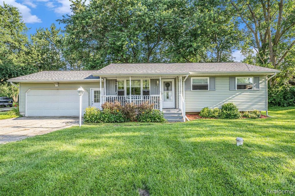 6491 Clovis Ave, Flushing, MI 48433 - photo 1