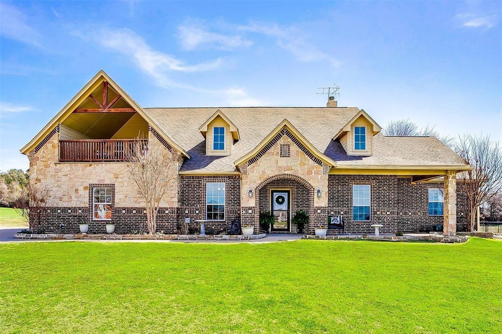 1805 W Emerald Bend Ct, Granbury, TX 76049 - photo 1