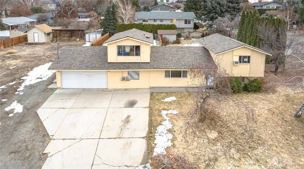 215 S Iowa Ave, East Wenatchee, WA 98802 - photo 1