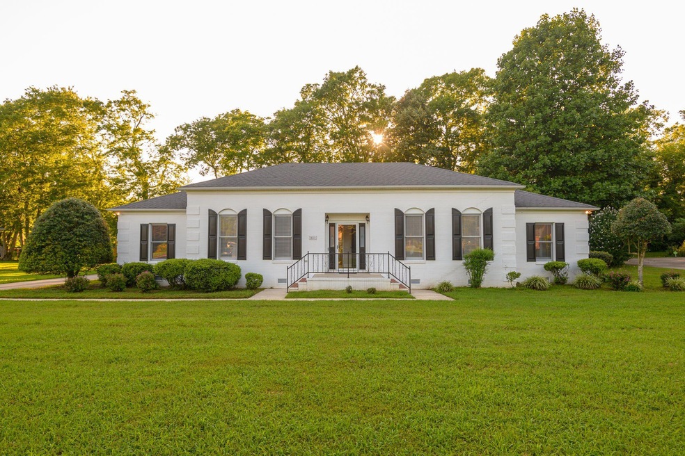 221 Megan Cir, Shelbyville, TN 37160 - photo 1