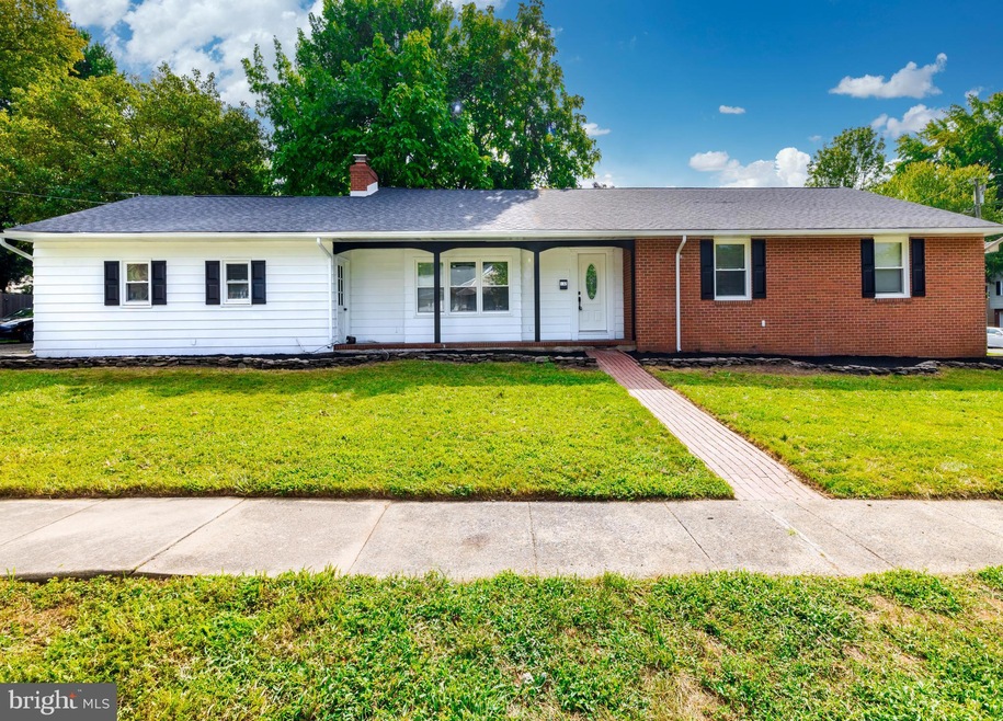 132 S Columbia St, Woodbury, NJ 08096 - photo 1