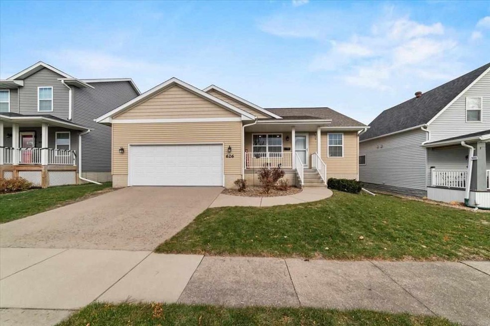 626 A Ave NW, Cedar Rapids, IA 52405 - photo 1
