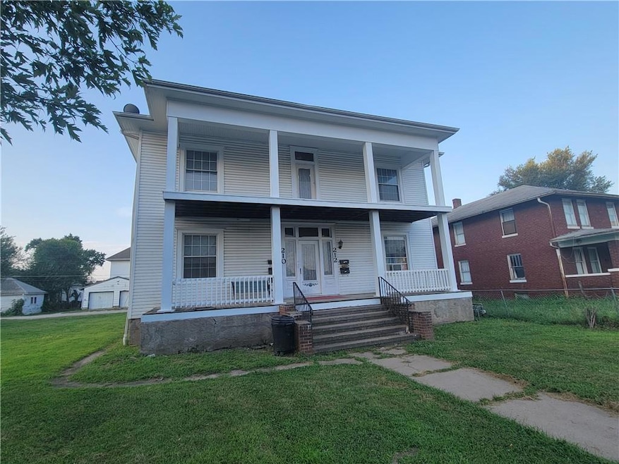 210 Illinois Ave, Saint Joseph, MO 64504 - photo 1