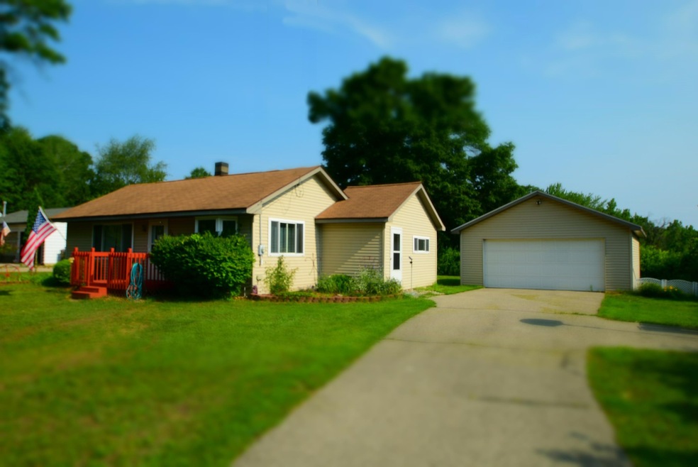 2833 E Monroe Rd, Midland, MI 48642 - photo 1