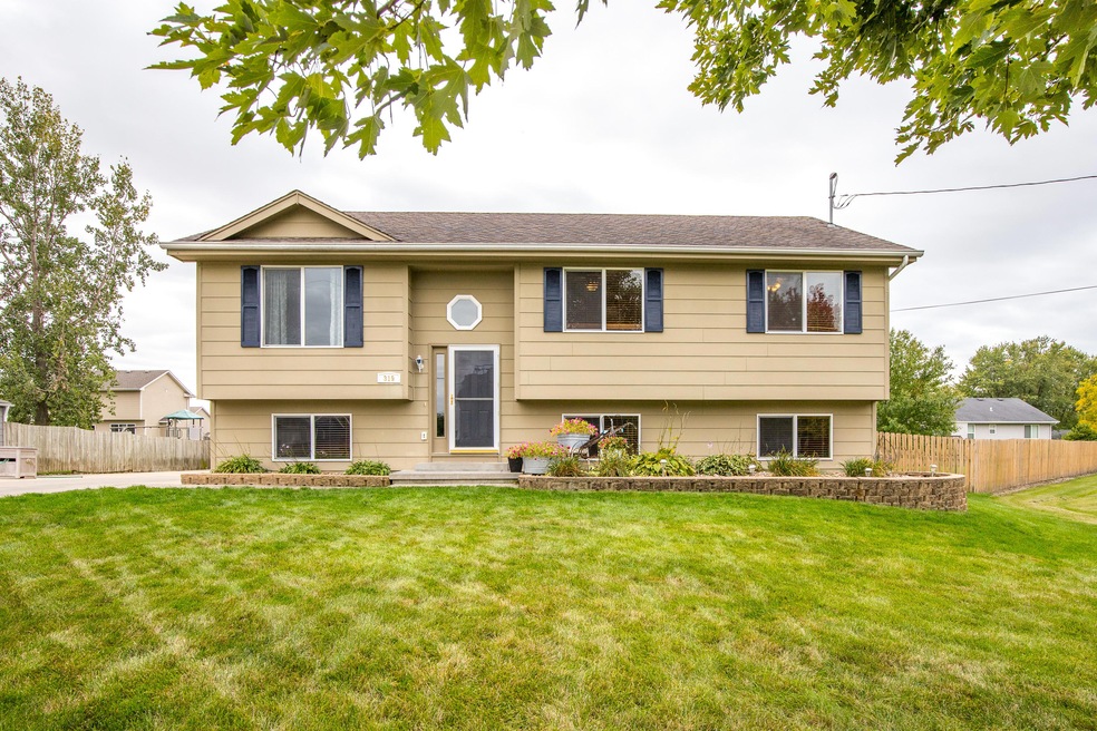 001-319-2ndStSE-Bondurant-MLS