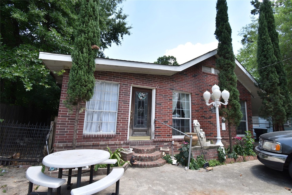 7008 Duan St, Houston, TX 77022 - photo 1