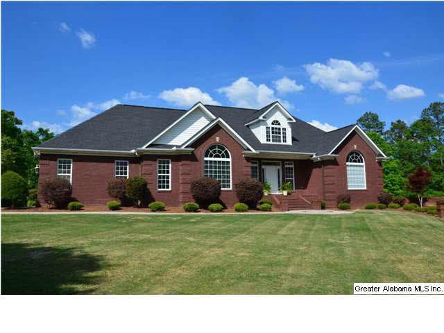 Welcome home to 6634 Gallant Road conveniently loc