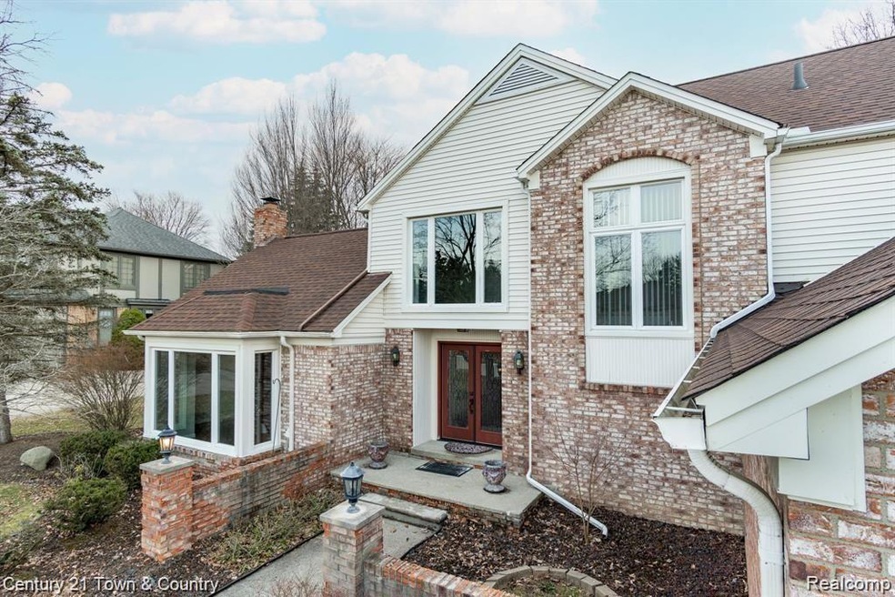 1275 Cobridge Dr, Rochester Hills, MI 48306 - photo 1