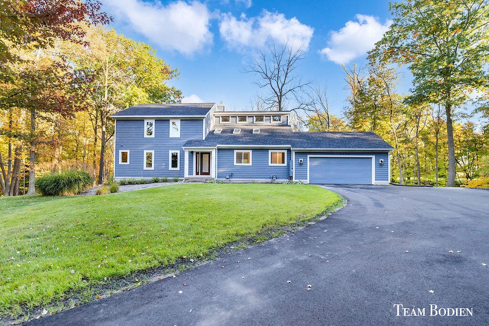 3442 Cascade Rd SE, Grand Rapids, MI 49546 - photo 1