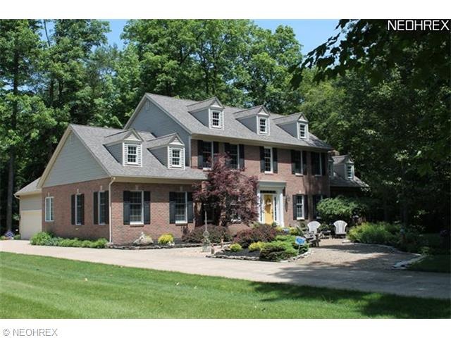 Beautiful Stately Colonial on 1.03 acres