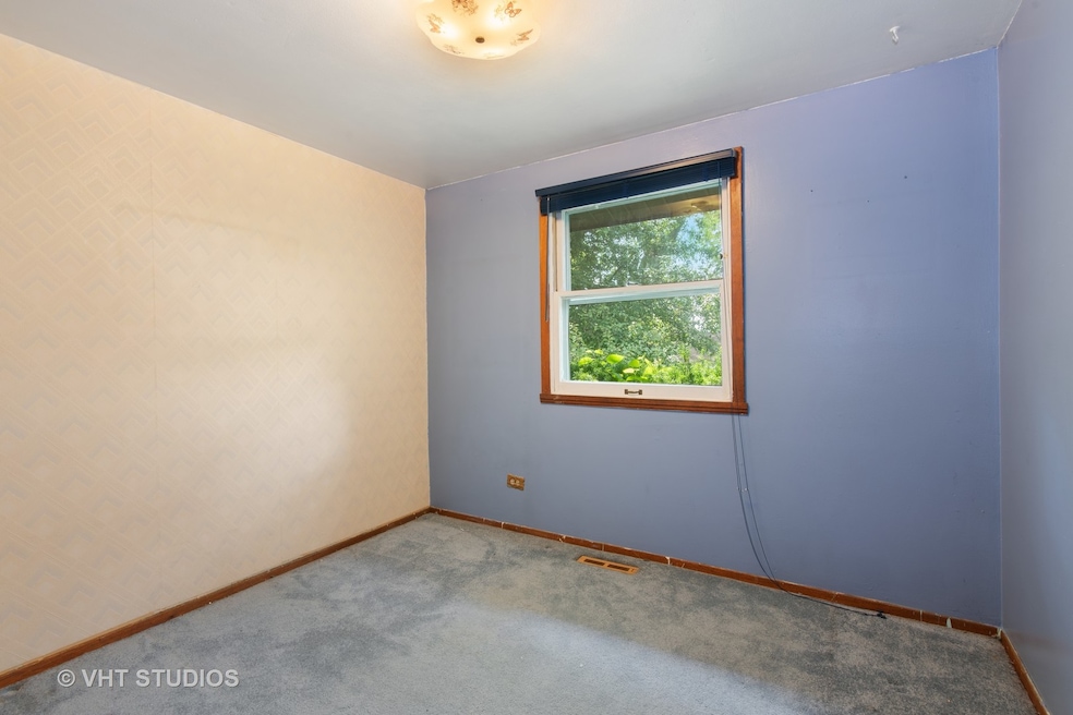 82 Alameda Dr, Carpentersville, IL 60110 - photo 1