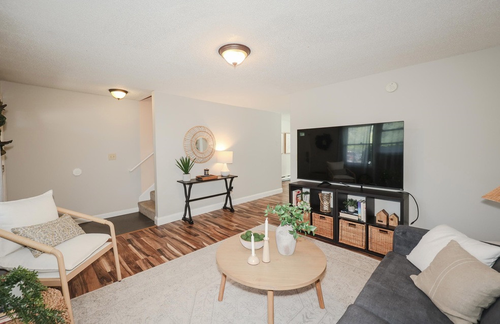 1035 S Mammoth Rd unit 2, Manchester, NH 03109 - photo 1