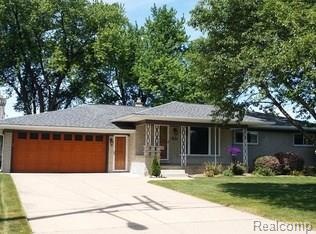 Welcome to 92 Edgelake Drive!