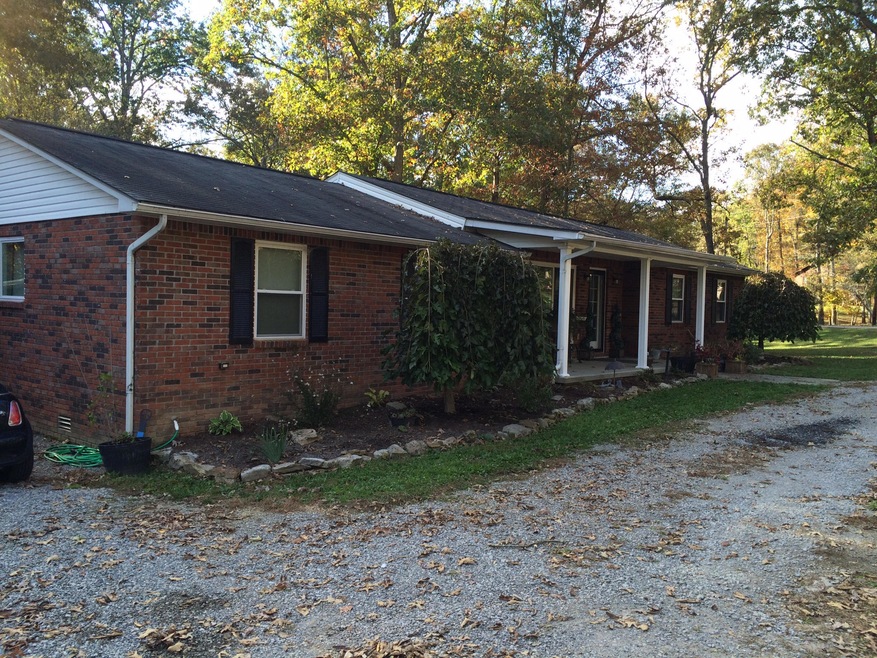 329 Dillon St, Crossville, TN 38555 - photo 1