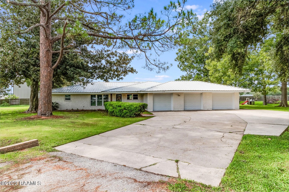 2718 S. Curtis Drive-16