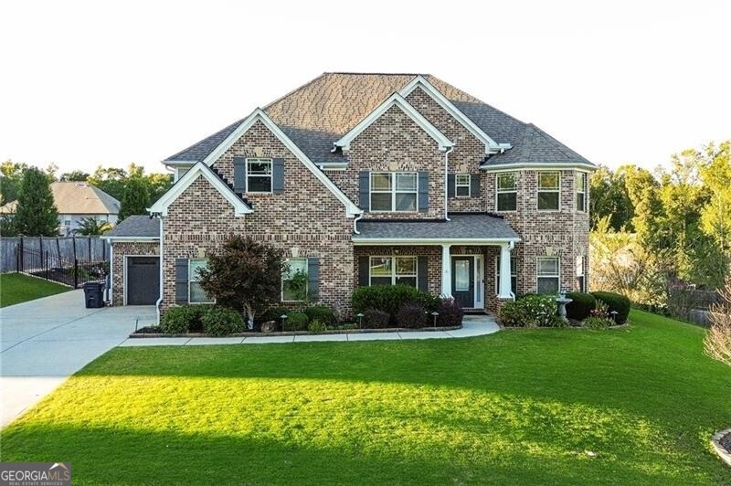 Craftsman-style home with a front lawn and a garag