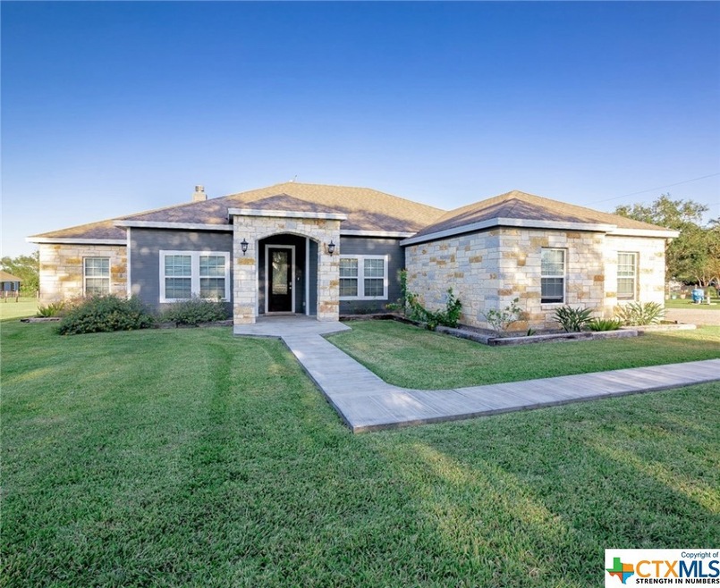 2222 N Fenner St, Beeville, TX 78102 - photo 1