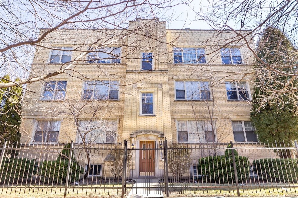 6257 N Mozart St unit 2, Chicago, IL 60659 - photo 1
