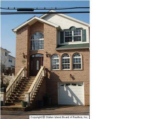 320 Bayview Ave, Staten Island, NY 10309 - photo 1