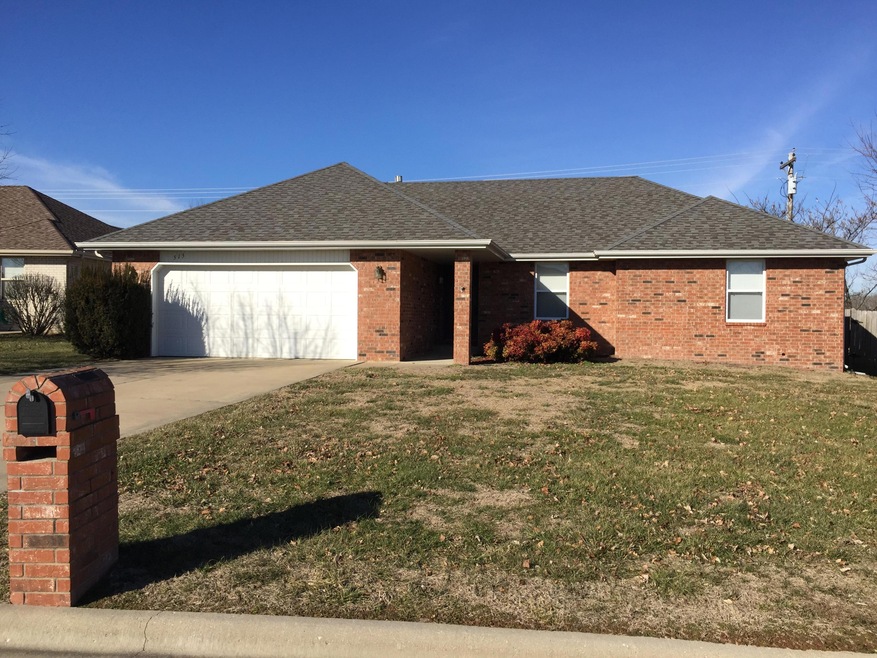 515 W Chestnut Rd, Nixa, MO 65714 - photo 1