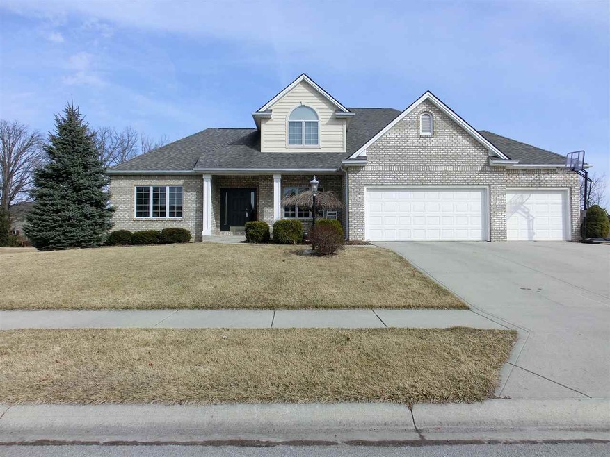 Culdesac lot with tree lined backyard