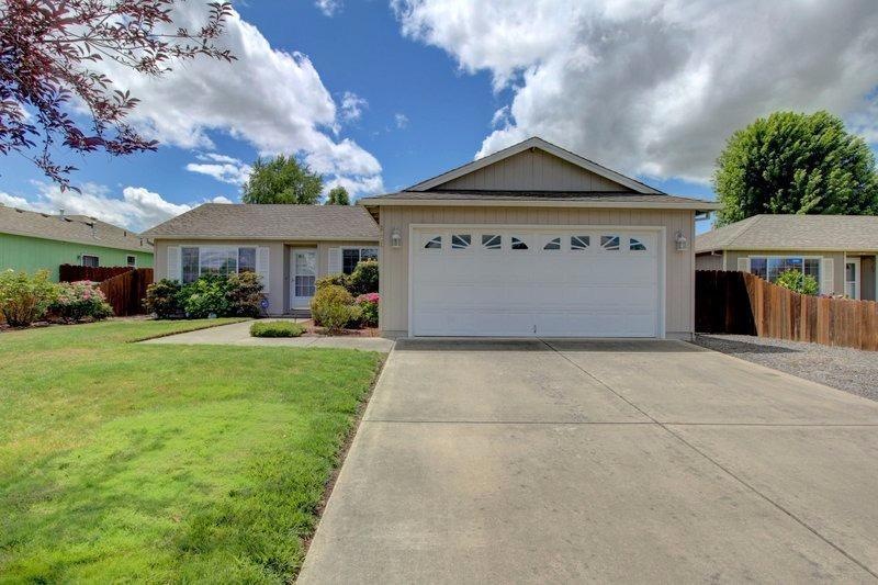 3882 Strawberry Fields, White City, OR 97503 - photo 1