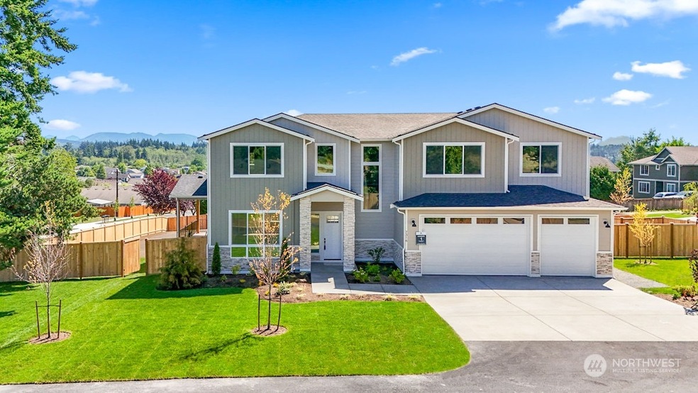 Photographs are for illustrative purposes only. Features, finishes, interior/exterior colors, landscaping and floorplan shown may vary from actual homes built.