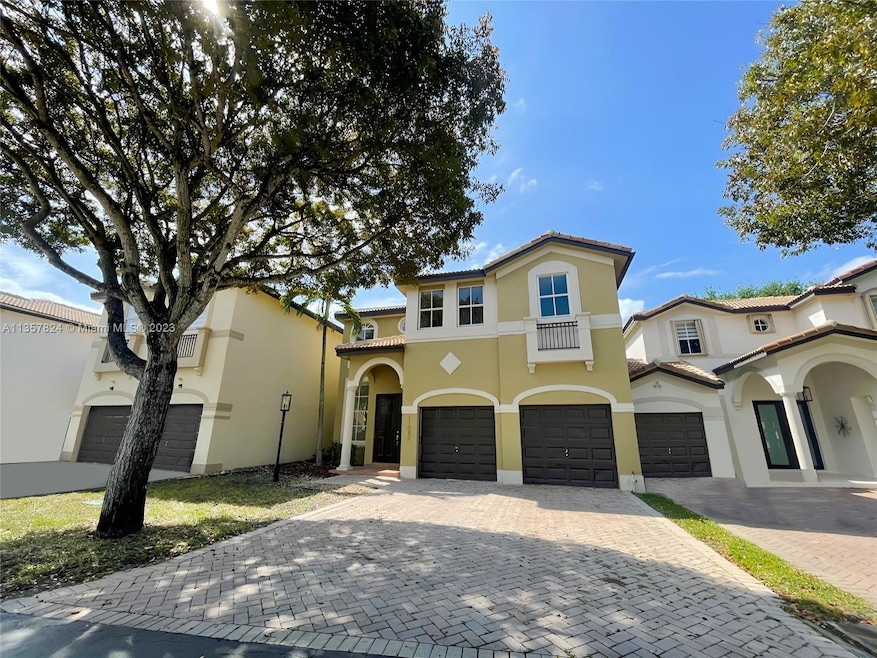 11042 NW 48th Ln, Doral, FL 33178 - photo 1