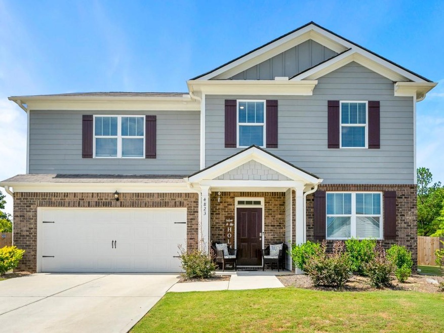 Craftsman inspired home with a front lawn and a ga