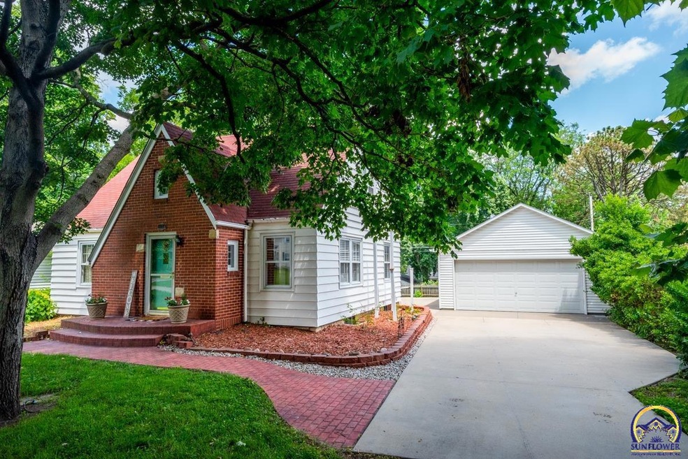 1116 SW Jane Ave, Topeka, KS 66604 - photo 1