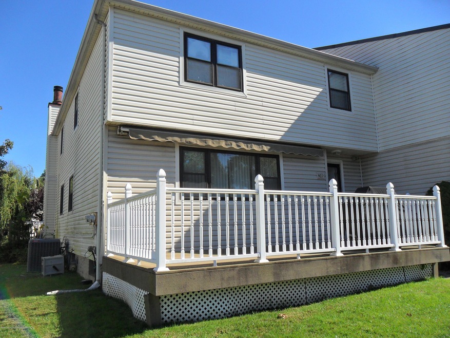 463-1 Willow Rd E, Staten Island, NY 10314 - photo 1