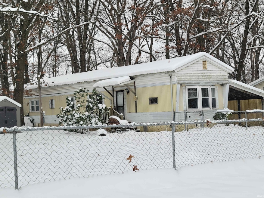 30318 Chevy Chase Dr, Elkhart, IN 46514 - photo 1