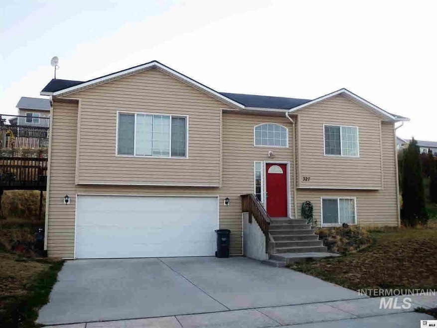 327 Julie Dr, Moscow, ID 83843 - photo 1