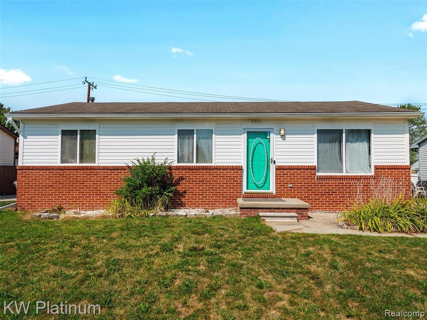 25951 Lehner Ct, Roseville, MI 48066 - photo 1