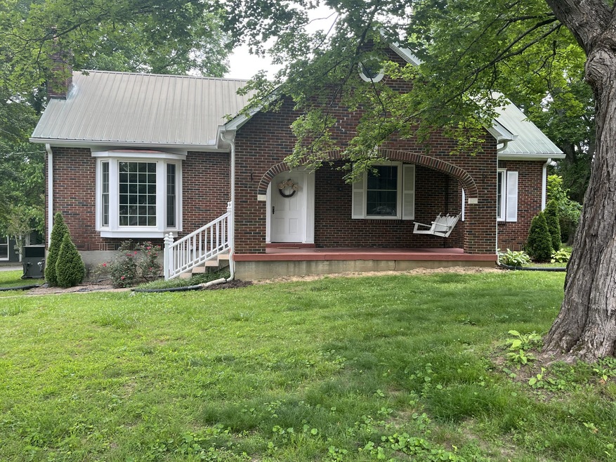 1404 S Cannon Blvd, Shelbyville, TN 37160 - photo 1