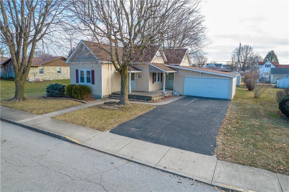 327 Oak St, Tipton, IN 46072 - photo 1