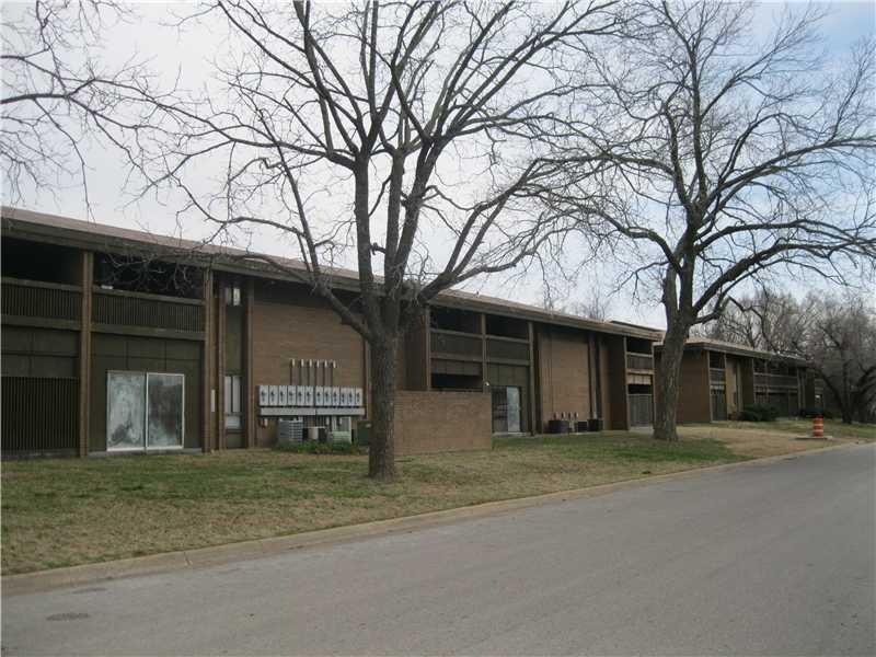 423 NW 7th St, Bentonville, AR 72712 - photo 1