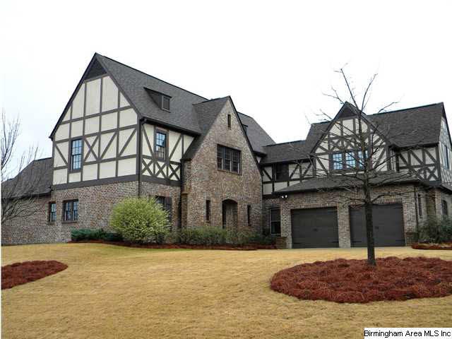 LARGE, LIKE NEW 5 bedroom home in Chapel Creek!