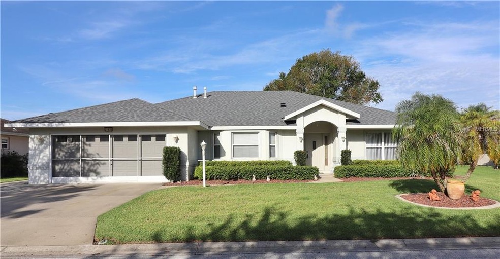 BEAUTIFUL WINDSOR MODEL ON CONSERVATION LOT!