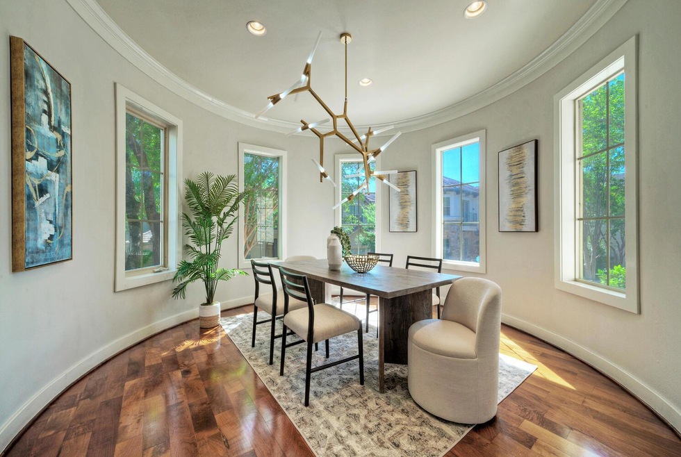 Dining area featuring crown molding, baseboards, 