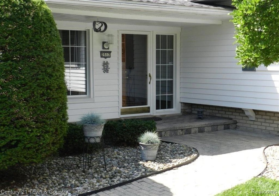 2517 Rambling Way, Bloomfield Hills, MI 48302 - photo 1