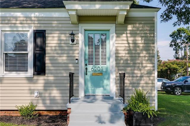 WOW! Adorable, meticulously maintained and ready t